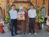 Lãnh đạo Đảng ủy, HĐND, UBND, UBMT TQVN xã Hòa Đồng thăm, tặng quà nhân dịp Lễ Phật đản năm 2023
